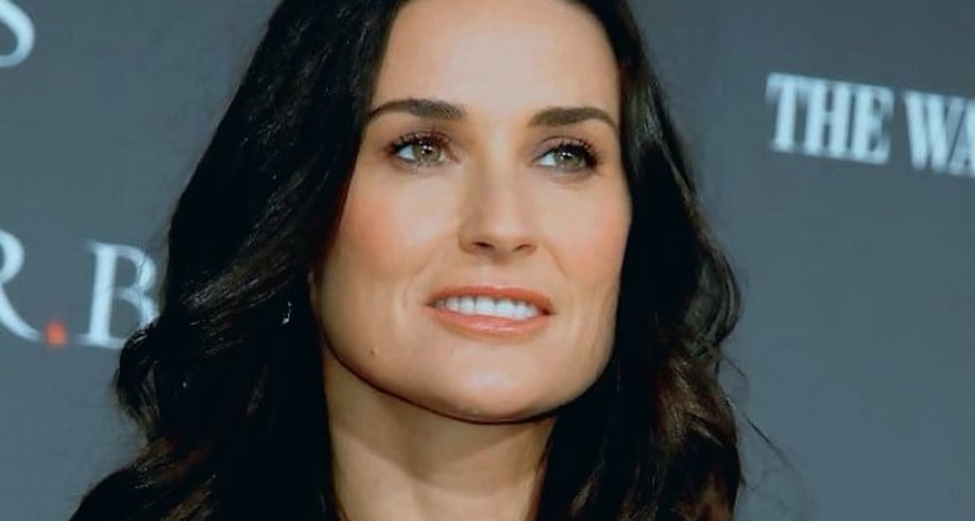 56-летняя Деми Мур грозится рассказать о грязных изменах звезды Голливуда