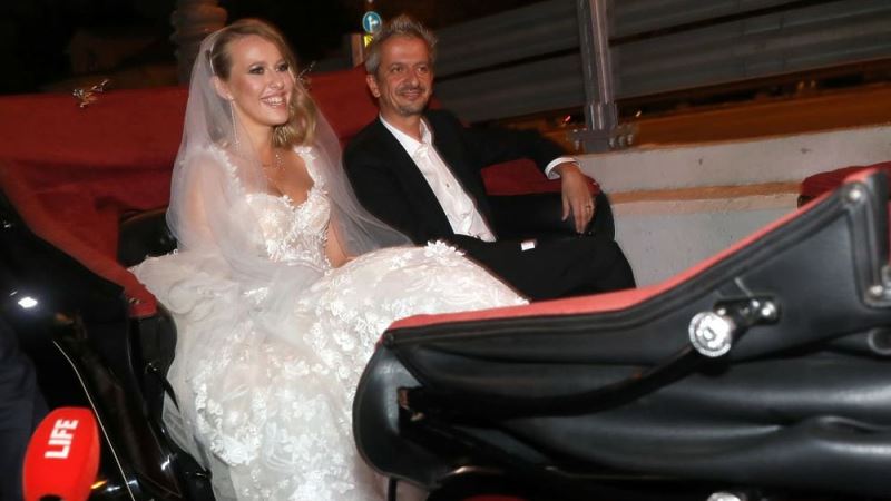 Tele-apırıcının toyunda erotik qalmaqal: Bəyin valideynləri toyu tərk etdi (FOTO/VİDEO)