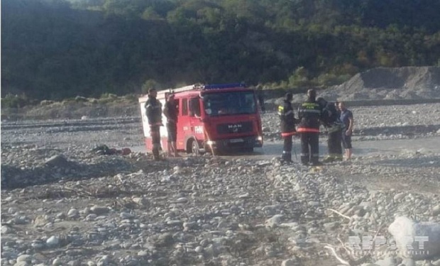 FHN-in yanğını söndürməyə gedən maşını çayda batdı — VİDEO