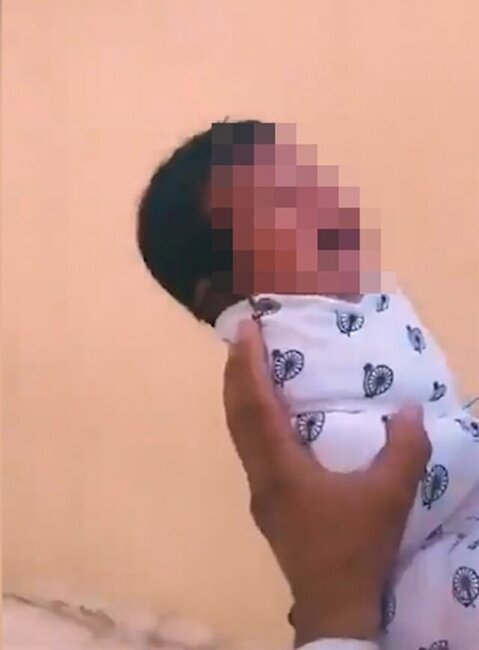 Qundaqdakı körpəyə qarşı 20 yaşlı qardaşından ŞOK ƏMƏL - VİDEO