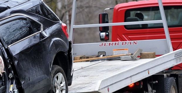 Пассажир эвакуатора потерял обе ноги после столкновения с КамАЗом