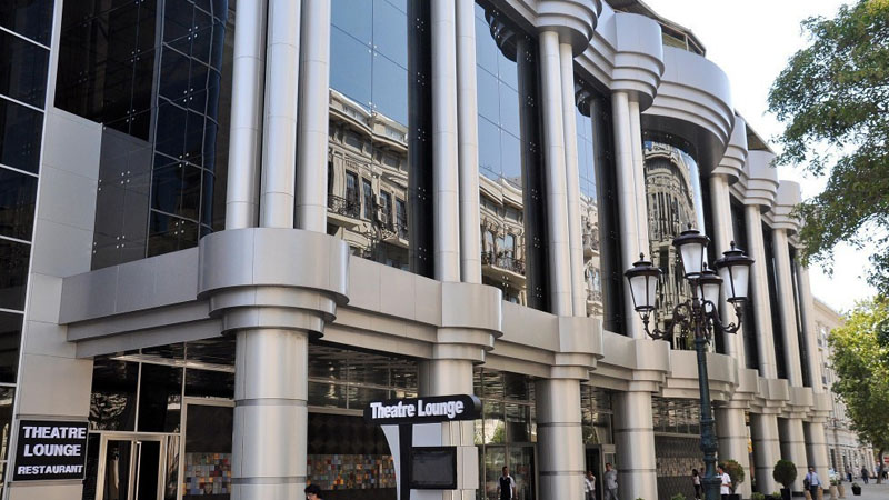 Gənc Tamaşaçılar Teatrının tavanı çökdü