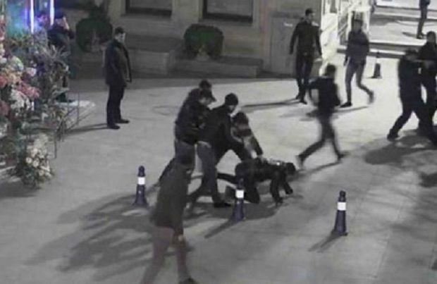 Bakının mərkəzində qan töküldü: kütləvi dava bıçaqlanma ilə bitdi