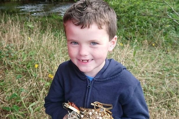 Школьник нашел в реке драгоценности