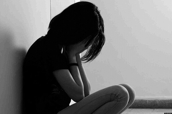 Azərbaycanda valideynləri tərəfindən atılan 15 yaşlı qızı zorladılar