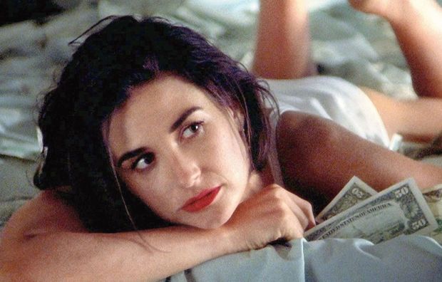 Tanınmış aktrisa 15 yaşında zorlandığını etiraf etdi: Anam məni 500 dollara satıb