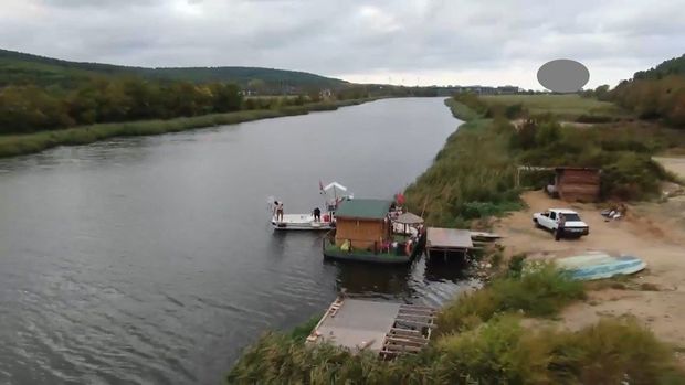 30 yaşlı gənc üzən ev hazırladı - VİDEO