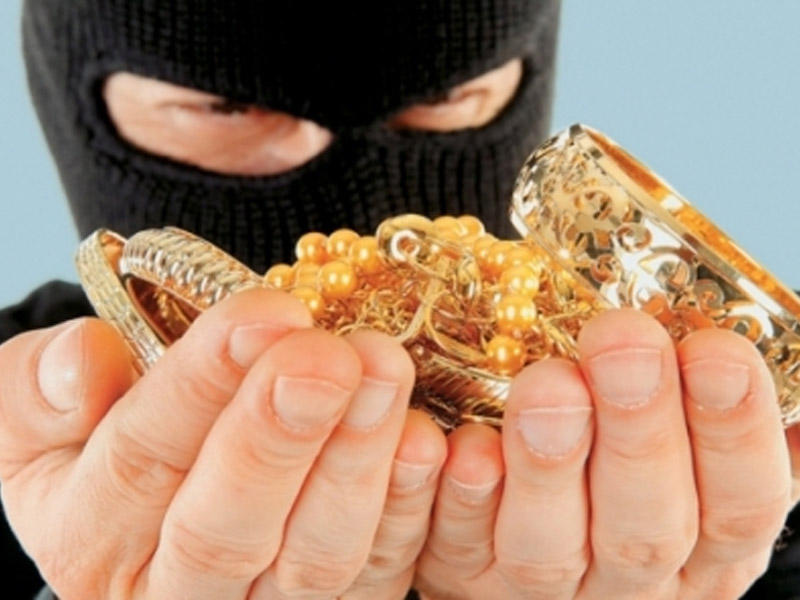 Yasamalda evdən 17 min manatlıq qızıl oğurlandı