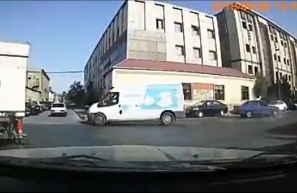 Qəzaya səbəb oldu, hadisə yerindən qaçdı - VİDEO