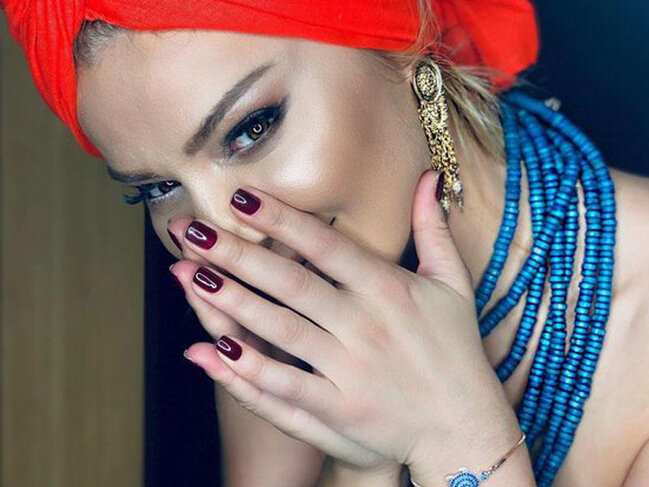 Müğənni əməliyyatla 