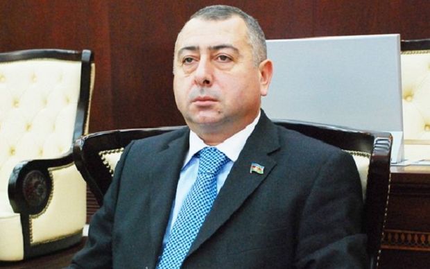 Borca görə vəsiqəsini girov qoyan Rafael Cəbrayılov istefa verdi