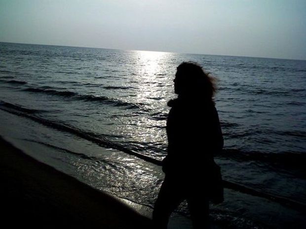 В Баку девушка умерла на берегу моря