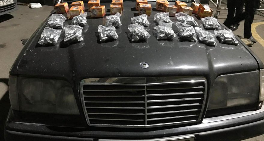 Предотвращен незаконный ввоз в Азербайджан пиротехники и алкоголя из Грузии - ФОТО