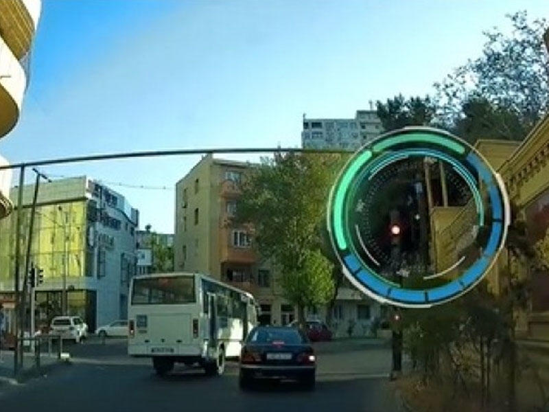 Bakıda avtobus sürücüsü qaydaları belə pozdu - VİDEO