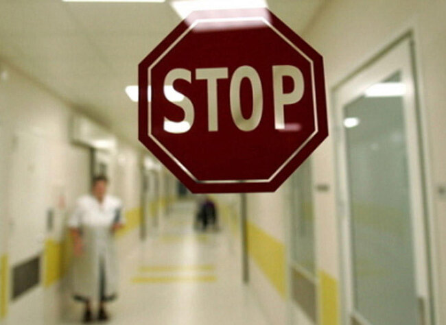 Toyda kütləvi zəhərlənmə - 31 nəfər xəstəxanada