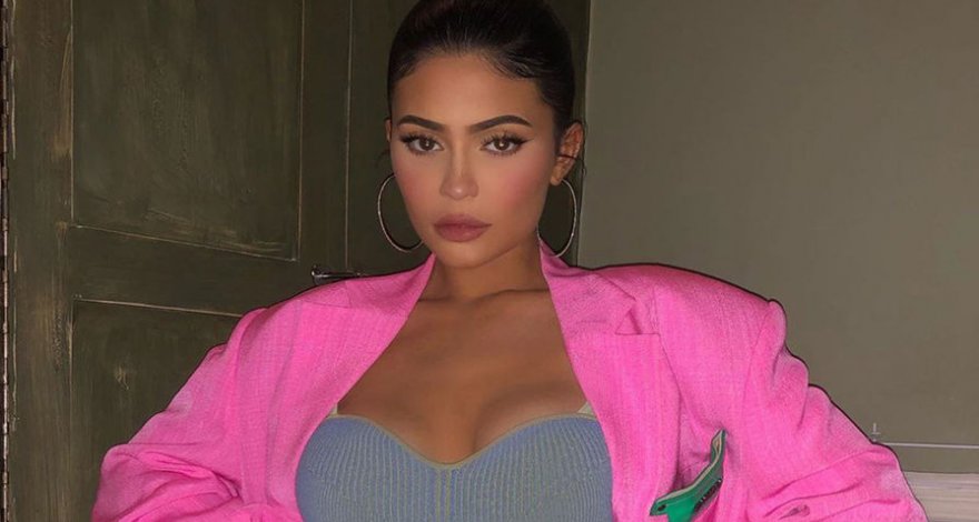 Самую молодую в мире миллиардершу поймали на нелепом фотошопе