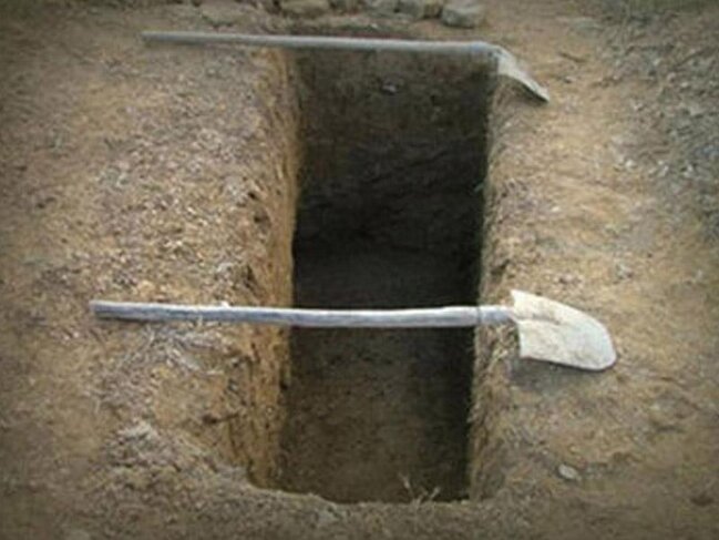 Ölən qonşusu üçün məzar qazarkən öldü