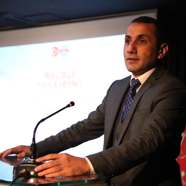 10 yaşlı saytın rəhbəri Əlişir Əhəd: “Saatlarla internet klublarda oturub, sayt yeniləyirdik”