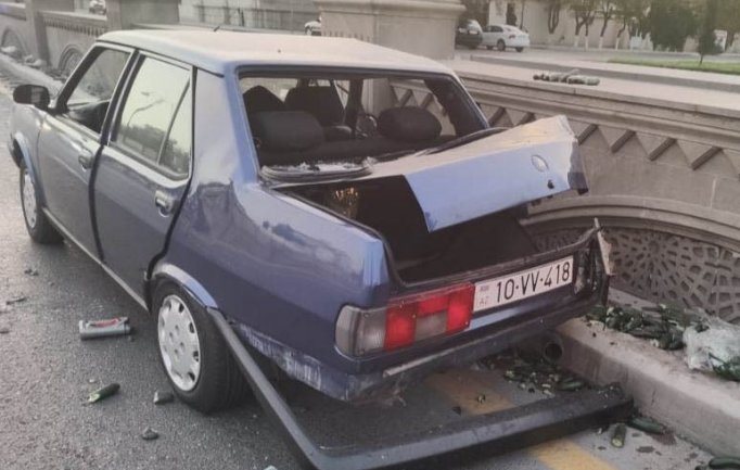 В Баку произошло ДТП - ФОТО