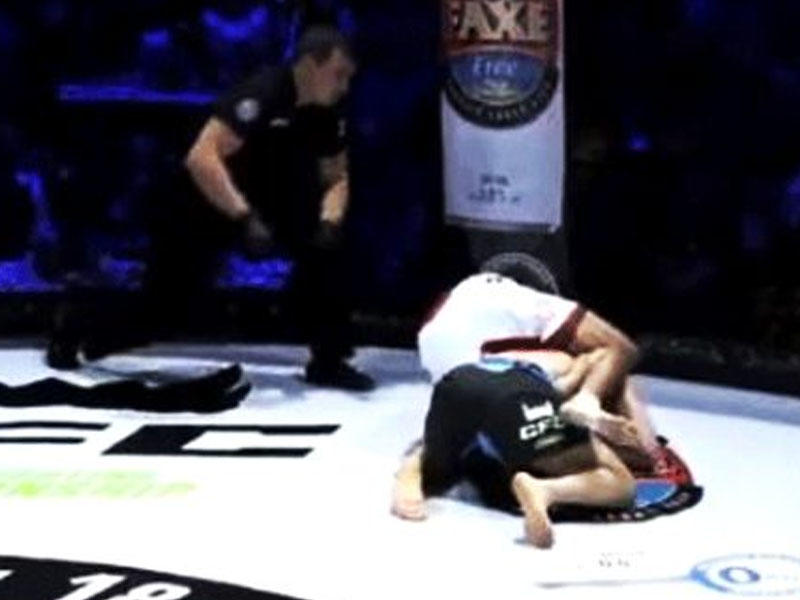 Erməni idmançı rinqdə türk rəqibini boğub, öldürmək istədi - VİDEO