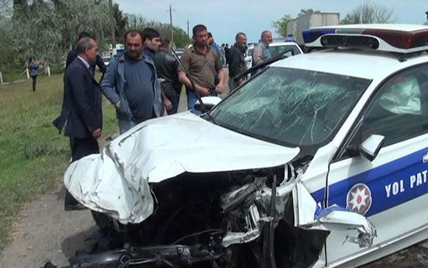 Bakıda polislər yol qəzasında xəsarət aldı