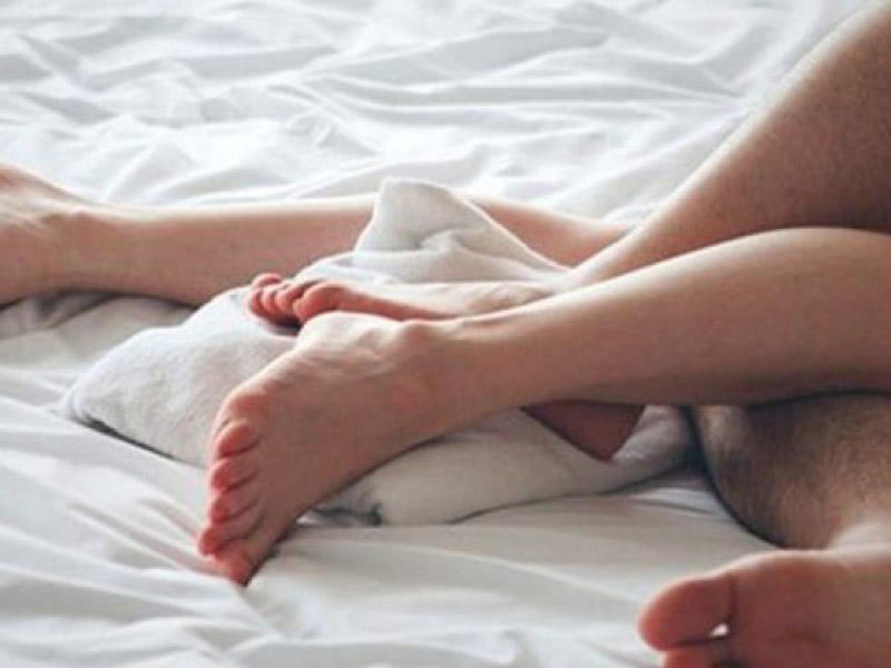 İnternetə girən kişi ŞOKA DÜŞDÜ - Arvadının başqa kişi ilə 18+ VİDEOsunu gördü