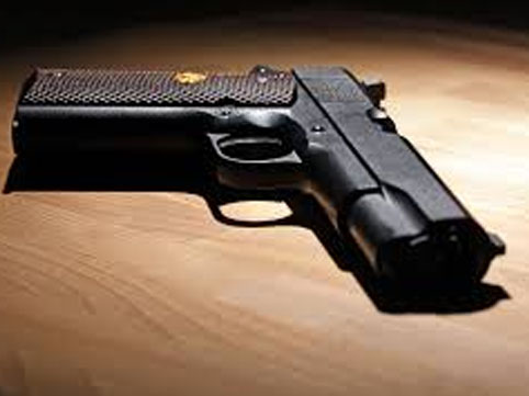 Bakıda qadının çantasından tapança tapıldı