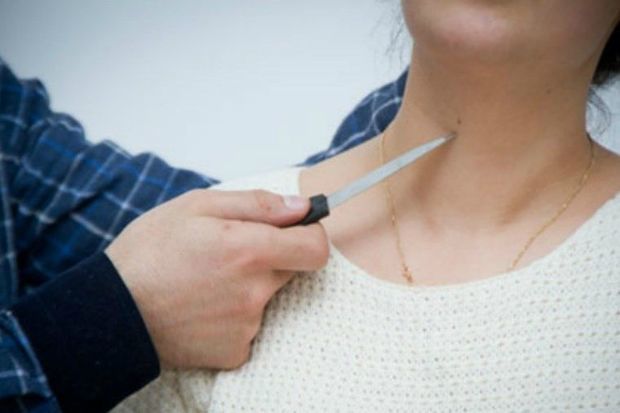 Gəncədə ər arvadının boğazını kəsdi