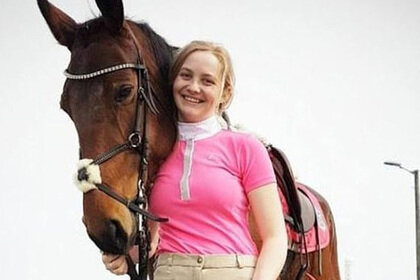 Qız sevimli atını bişirib yedi - FOTO