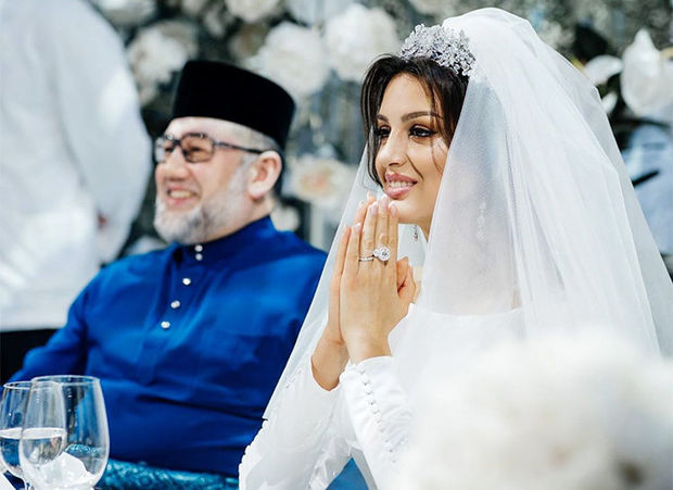 Moskva gözəli kralın hədiyyə etdiyi nişan üzüyünü satdı