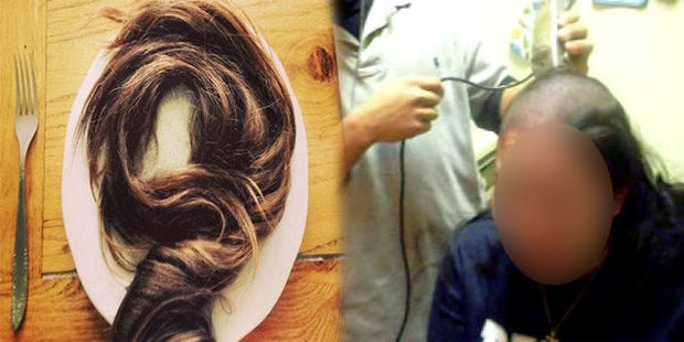 Мужчина обрил голову жены из-за найденного в еде волоса