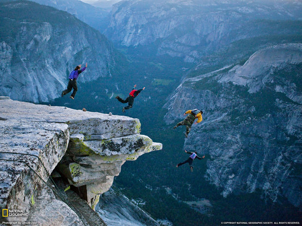 Одновременный прыжок 27 парашютистов установил новый рекорд - ВИДЕО