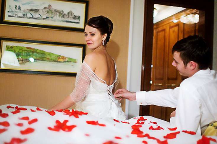 Toy gecəsi bəy və gəlinin başına oyun açdılar: Biabırçı görüntülər - VİDEO