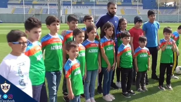 Aprel şəhidlərinin övladları “Qarabağ”ın futbolçuları ilə oynadı, nahar etdi - VİDEO