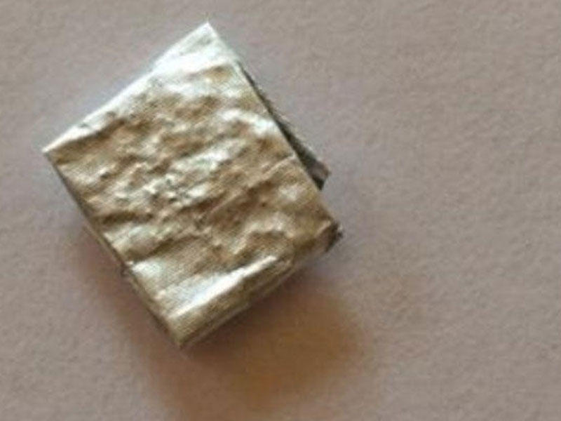 Həbsdə yatan həyat yoldaşına sovqat gətirdi, içərisindən narkotik çıxdı - FOTO