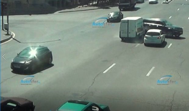 В Баку столкнулись три автомобиля - ВИДЕО