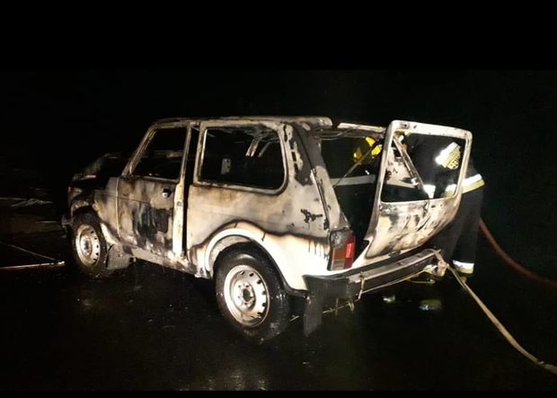 Житель Кюрдамира спасся из горящей машины - ФОТО