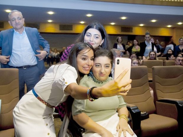Leyla Əliyeva Andrey Dementiyevin xatirəsinə həsr edilmiş filmin təqdimatında - FOTO