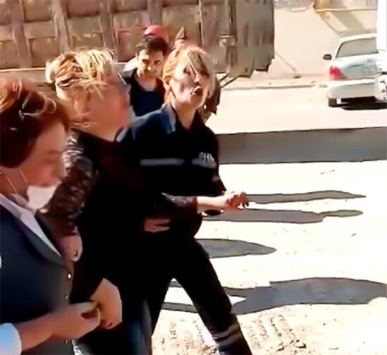 Bakıda özünü öldürmək istəyən qadın belə xilas edildi - ANBAAN VİDEO