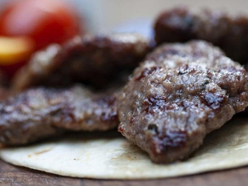 Məşhur restoran müştərilərinə eşşək əti yedizdirirmiş