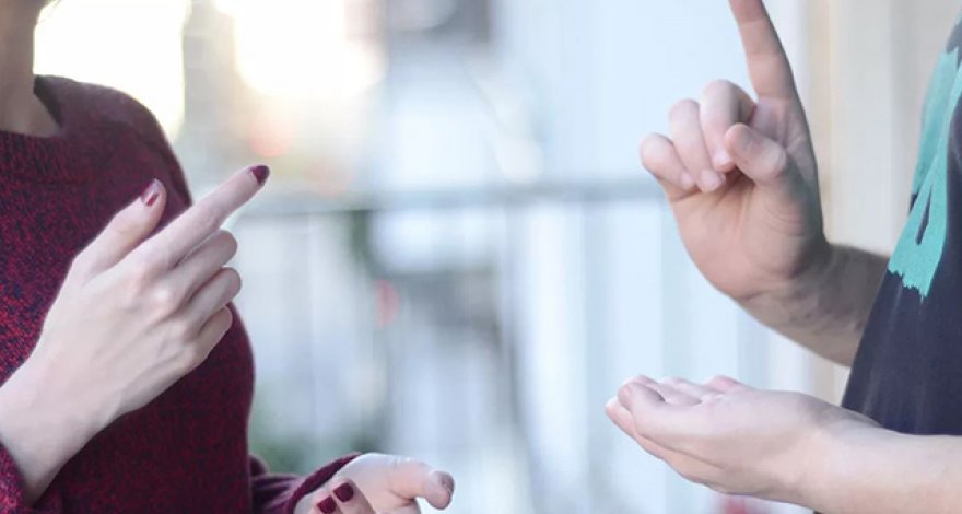 В Азербайджане язык жестов для лиц с нарушениями речи и слуха будет официально признан языком общения