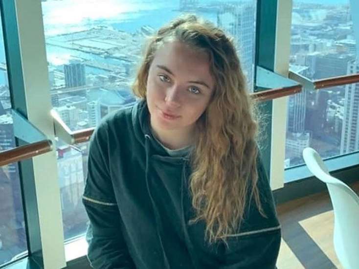 İki cinsiyyət orqanının olduğunu öyrənən 19 yaşlı qız dəhşətə gəldi - FOTOLAR