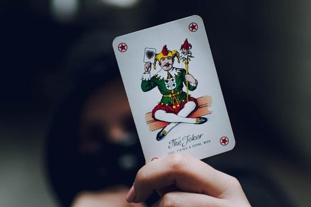 Dağıstanda Joker peyda oldu: o maska taxıb əlində balta ilə məktəbə girdi - VİDEO