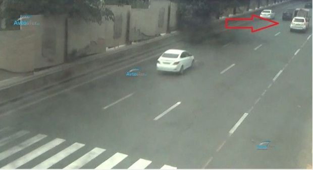 Bakıda ağır qəza: Yolda xarab olan maşına arxadan çırpıldı - ANBAAN VİDEO