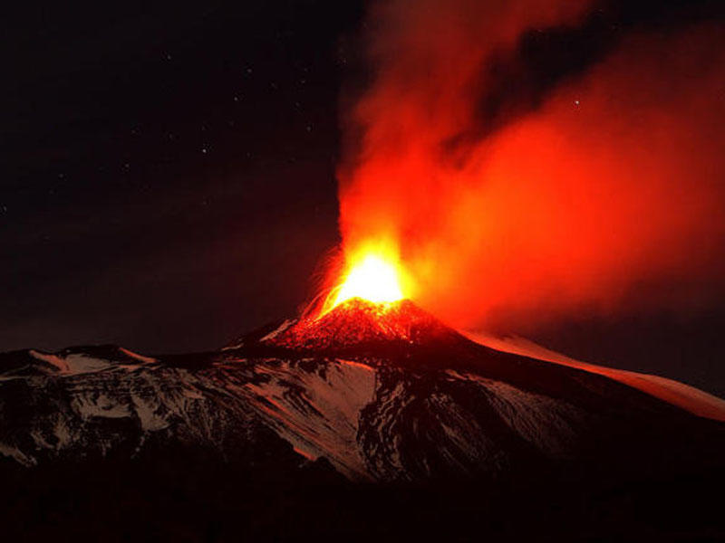 Etna vulkanı püskürdü