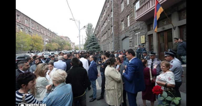 Ermənistanda bu günə qədər olmamış hadisə baş verdi - Qırmızı xətt keçildi