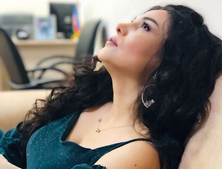 Günel elə qısa ətəkdə fotosunu paylaşdı ki ... - İzləyiciləri tərif yağdırdı - FOTO