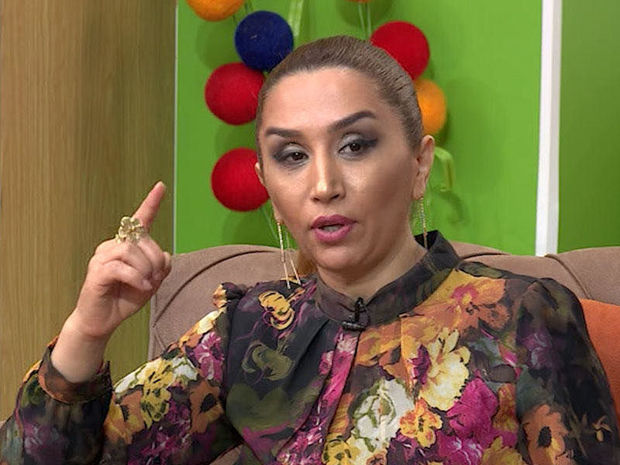 Elnarə Abdullayevadan qalmaqallı sözlər: Gəlin qayınananın sözünü “yeyə” bilmirsə, çıxıb getsin