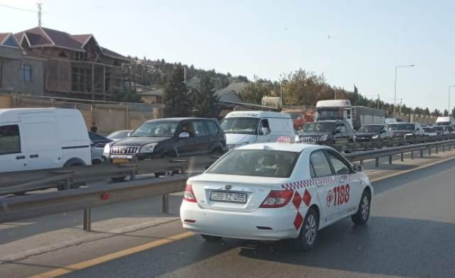 Bakı-Sumqayıt yolunda hərəkət “iflic” vəziyyətə düşdü — FOTO