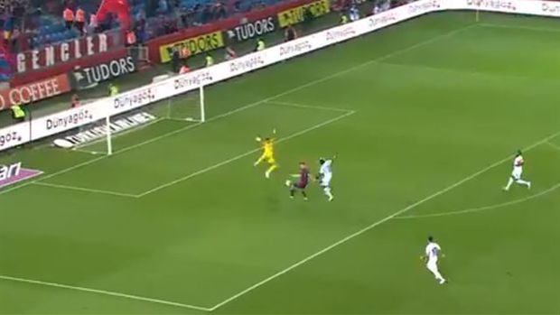 “Trabzonspor”un rusiyalı qapıçısının səhvi azarkeşləri güldürdü – VİDEO